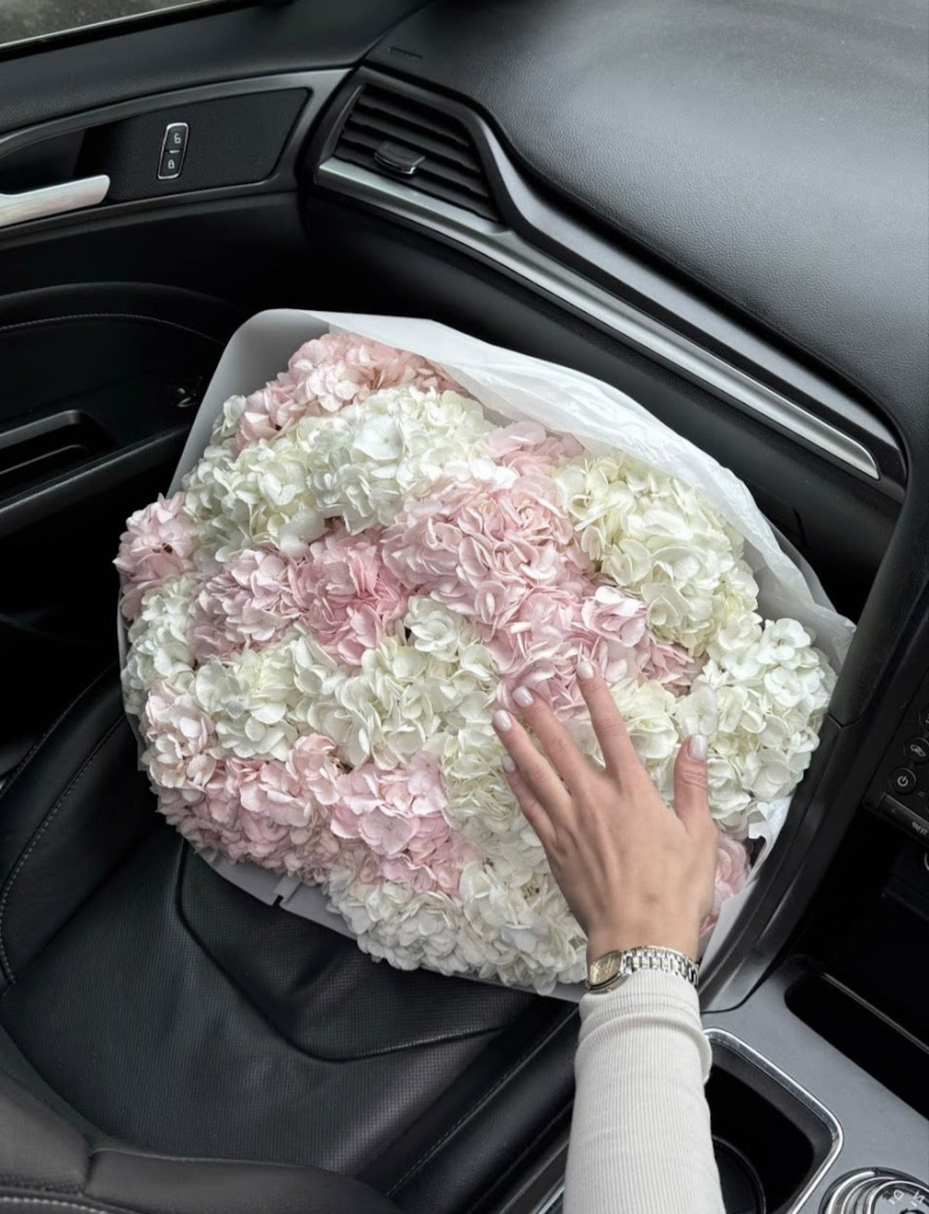 Bouquet of 25 pink and white hydrangeas | Women’s Day Flower Bouquet