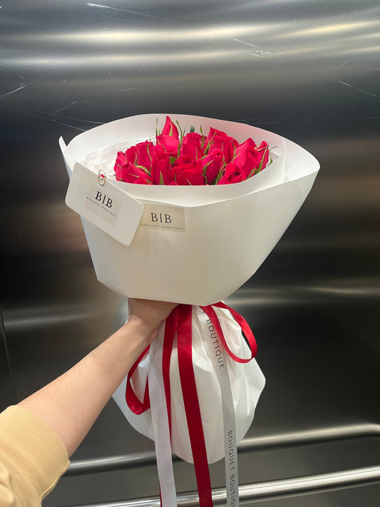 Bouquet of 15 raspberry-red roses (raspberry hue)
