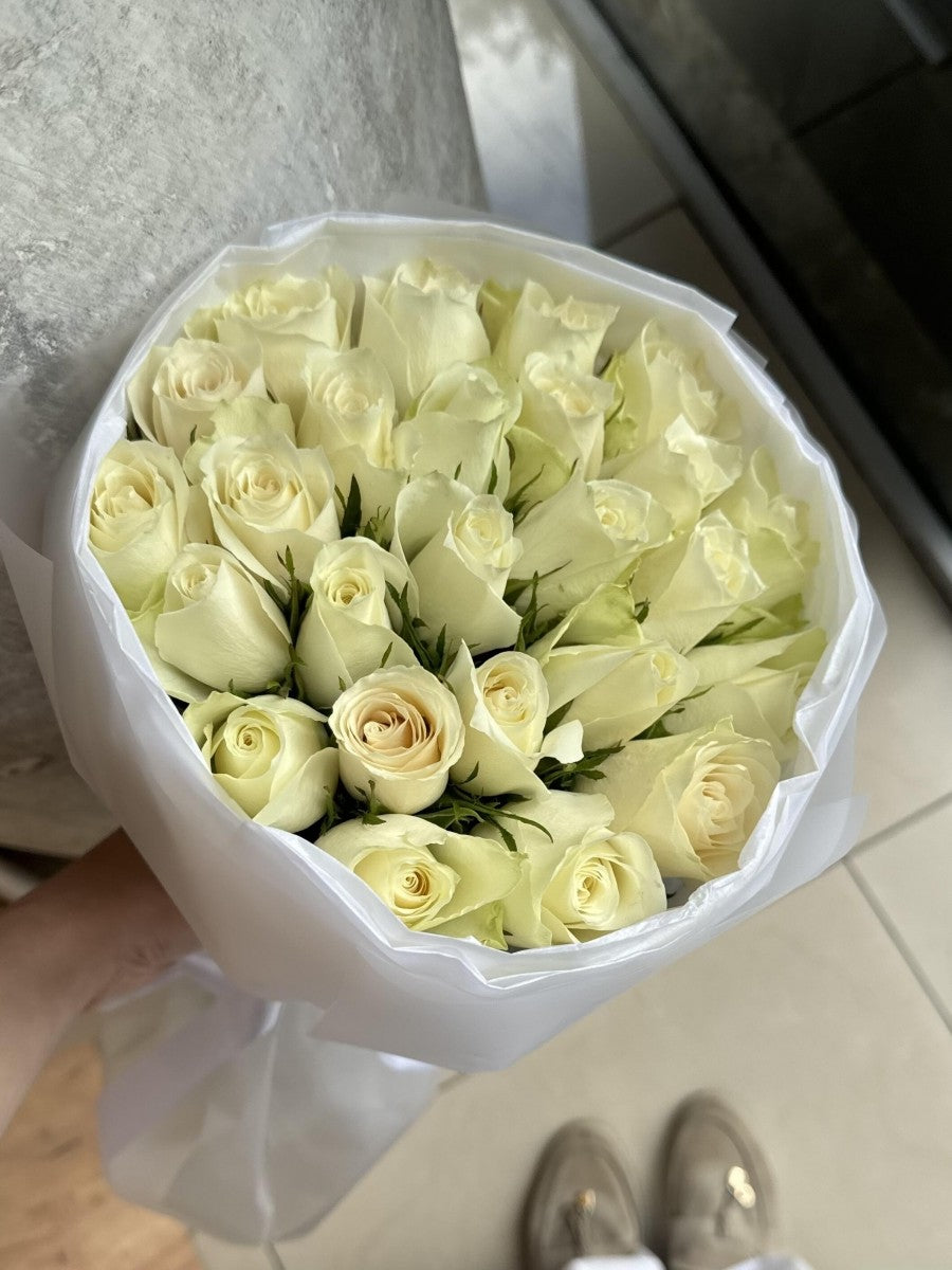 A bouquet of 25 white roses