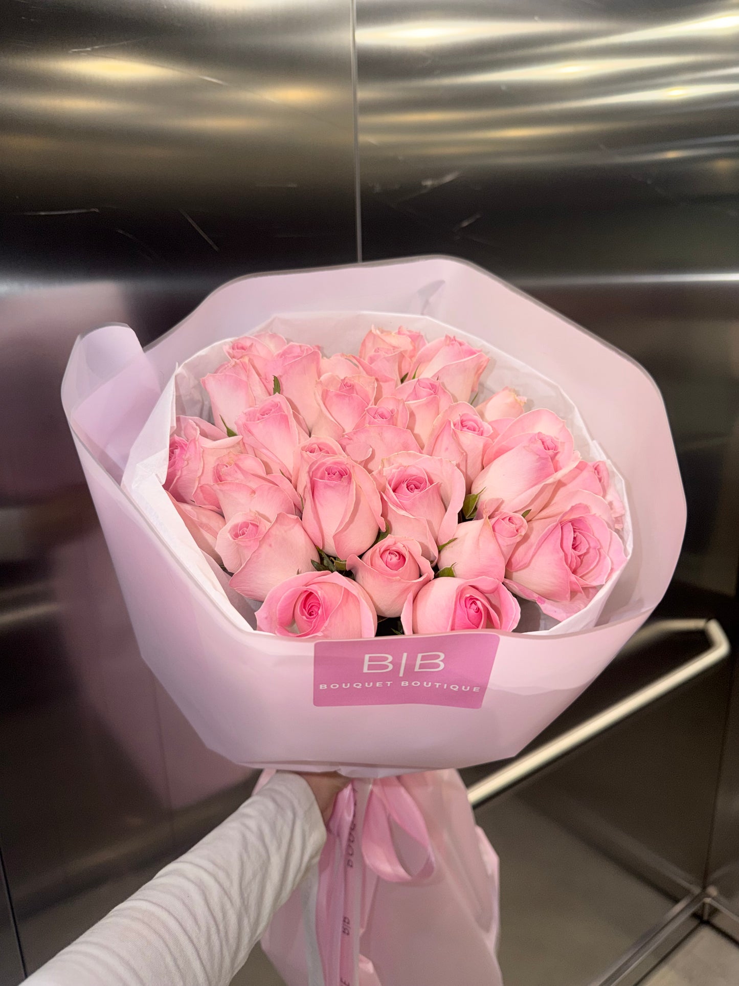 Luxury Bouquet of soft pink roses (from Colombia)