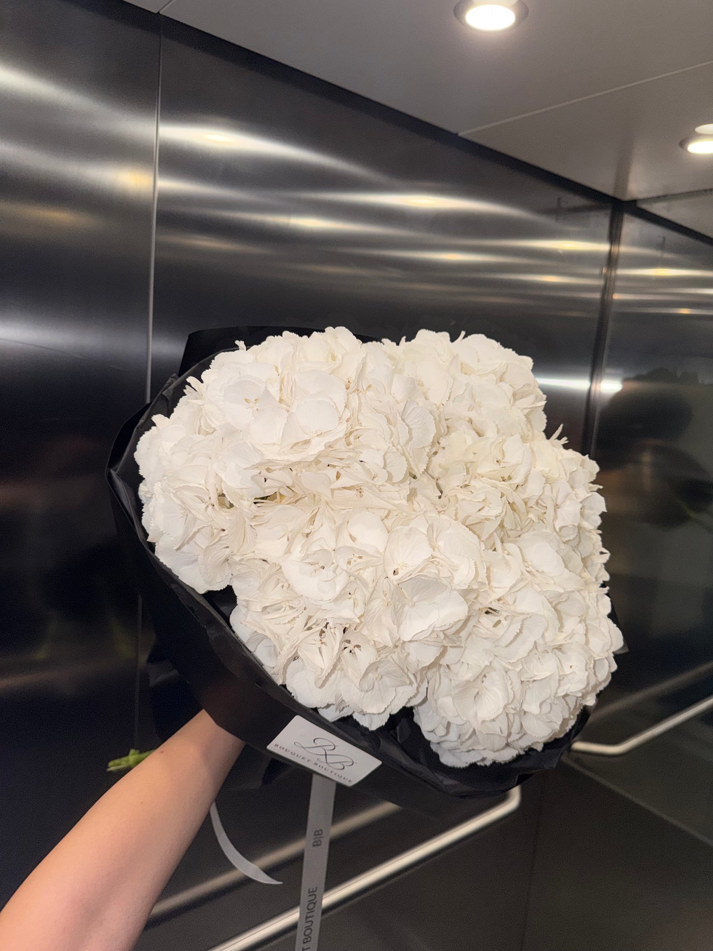 Timeless elegance – White Hydrangea Bouquet | LAST ONE | Ready for pickup/delivery now 🚚