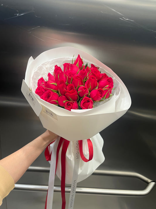 Bouquet of 15 raspberry-red roses (raspberry hue)