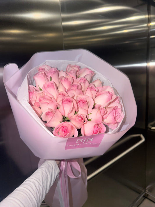 Luxury Bouquet of soft pink roses (from Colombia)