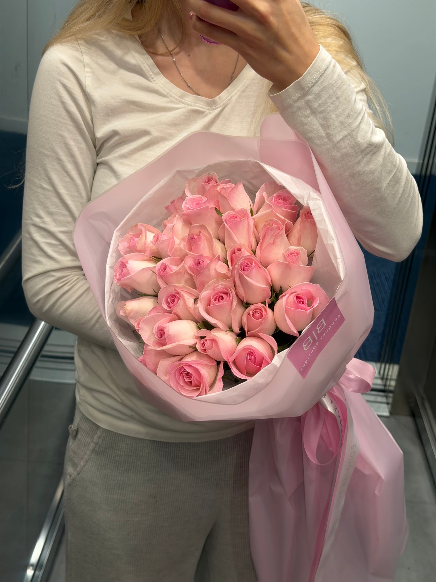 Luxury Bouquet of soft pink roses (from Colombia)