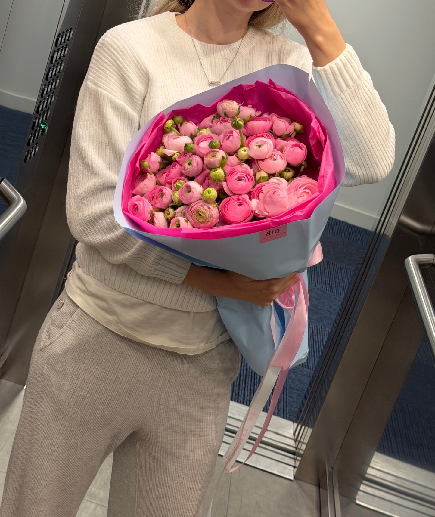 Aesthetic designer bouquet of 50 peony roses (ranunculus) ✨