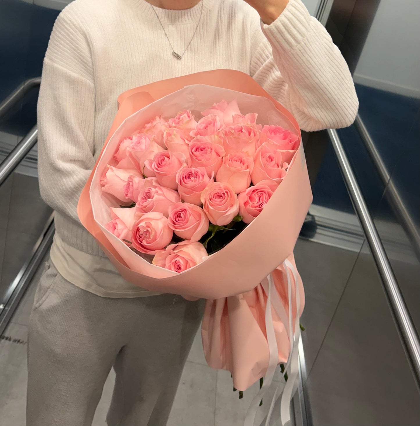 Luxury bouquet of pink roses (60cm roses - from Colombia)