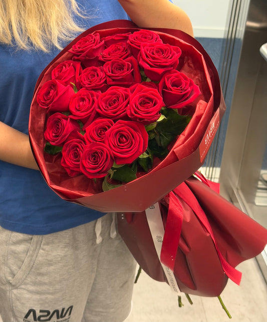 «Passion» – 20 Red Naomi Rose Bouquet