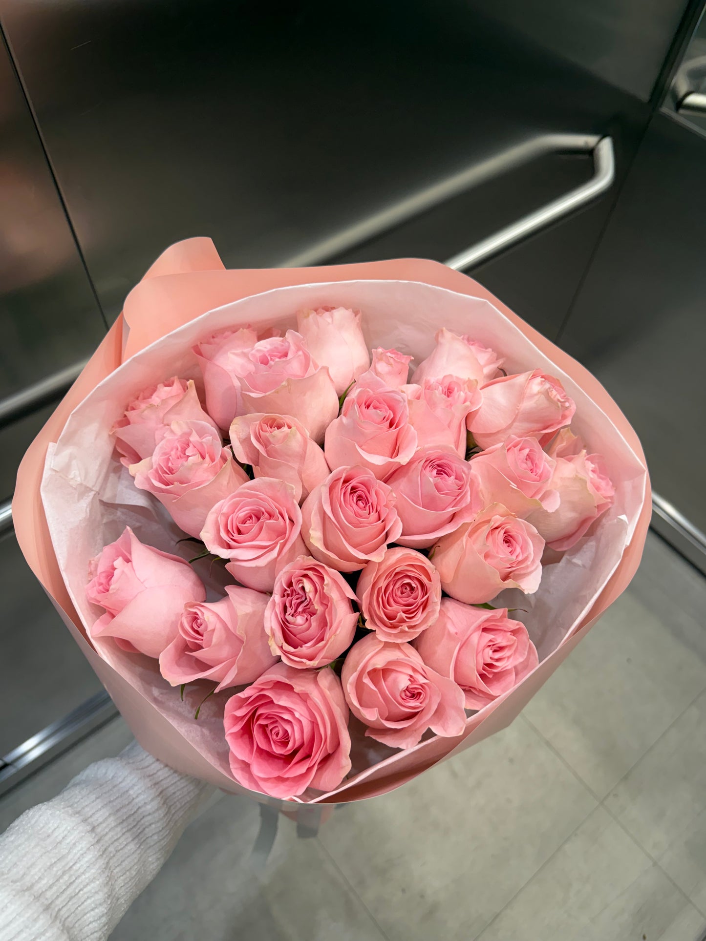 Luxury bouquet of pink roses (60cm roses - from Colombia)