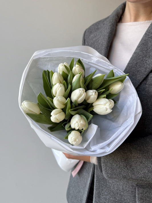 Bouquet of 15 white tulips