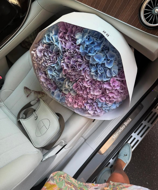 A bouquet of 15 hydrangeas