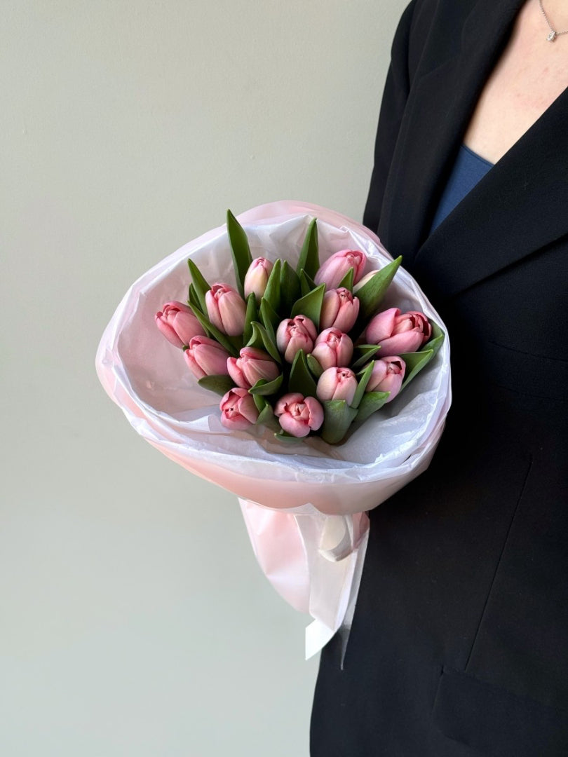 Bouquet of 15 soft pink tulips