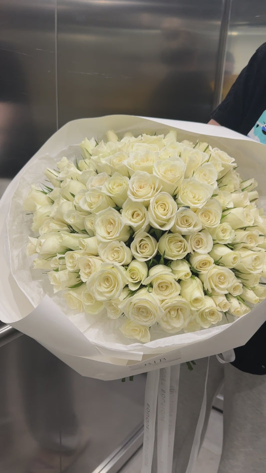 100 White Roses Bouquet